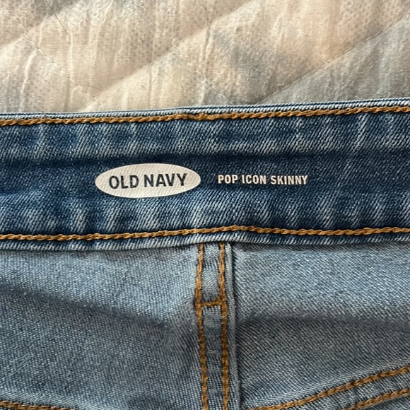 Women’s Old Navy Skinny Jeans - Picture 3 of 4